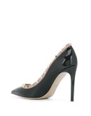 Rockstud pumps