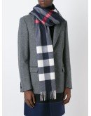 The Large Classic Cashmere Scarf in Check