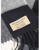 The Large Classic Cashmere Scarf in Check