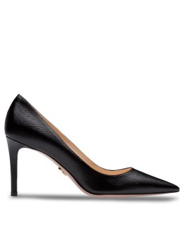 classic pointed pumps