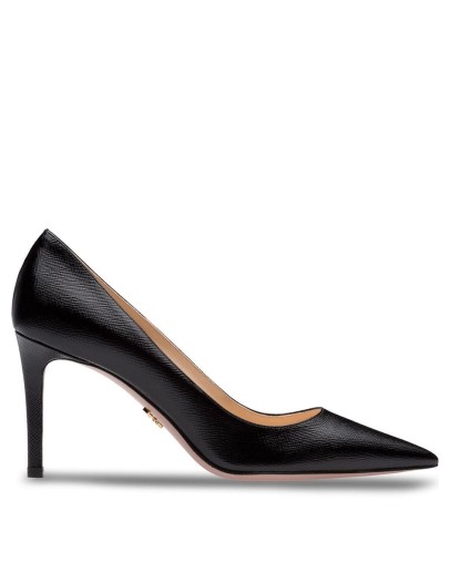 classic pointed pumps