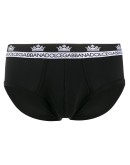 contrasting crown and brand logo briefs