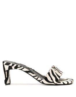 Maisy III mules