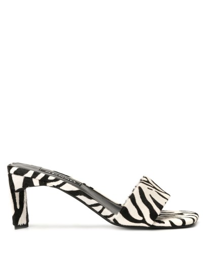 Maisy III mules