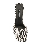 Maisy III mules