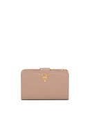 contrasting interior wallet