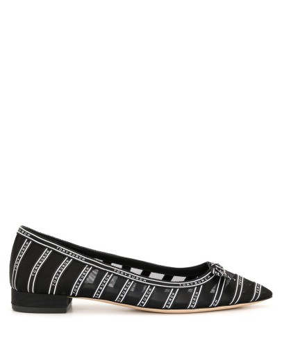 logo pointed pumps