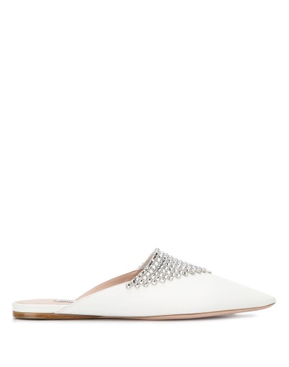 pointed slippers