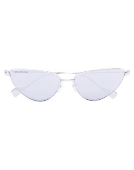 cat eye-frame sunglasses