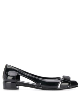 bow-detail flat pumps