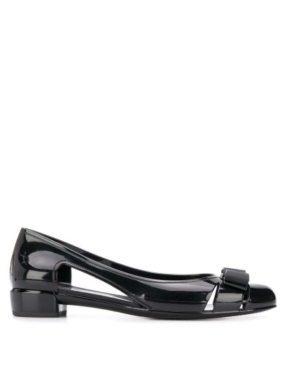 bow-detail flat pumps