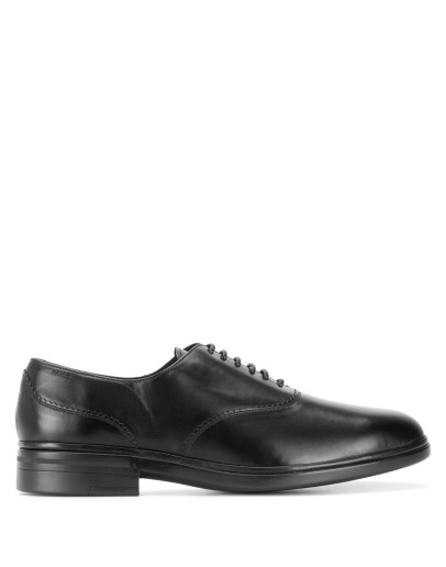 pinked-edge oxford shoes