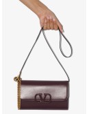 V logo leather clutch bag