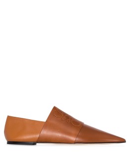 pointed logo flat pumps