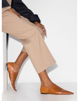 pointed logo flat pumps
