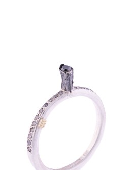 Hata diamond ring