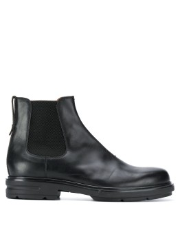 ankle-length Chelsea boots
