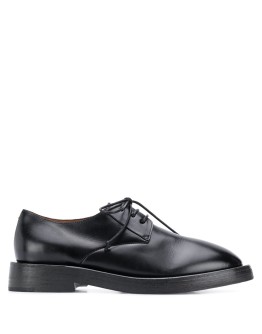 lace-up shoes