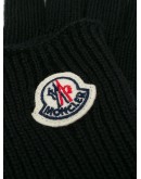 chunky knit logo patch gloves