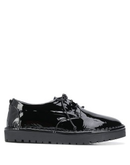 patent effect shoes