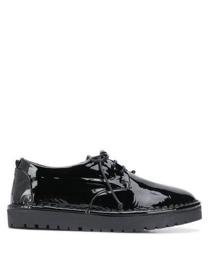 patent effect shoes