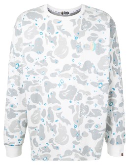 camouflage print T-shirt