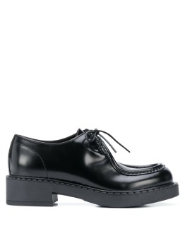 lace-up leather shoes