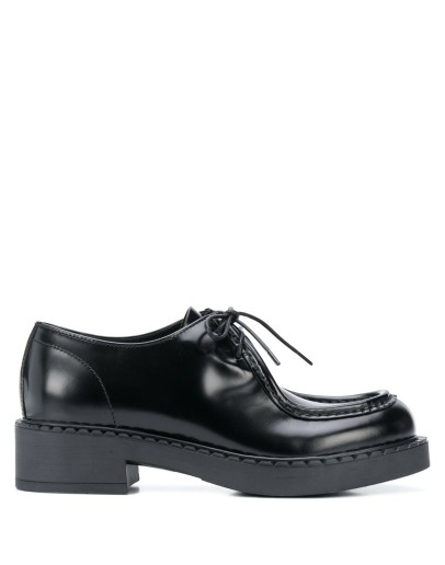 lace-up leather shoes