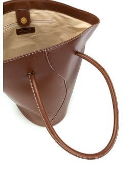 Curve tote