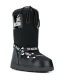 logo snow boots