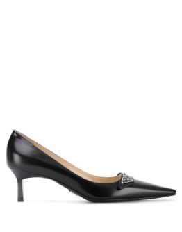 pointed leather pumps