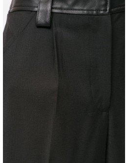 leather waistband knee-length shorts