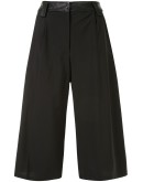 leather waistband knee-length shorts