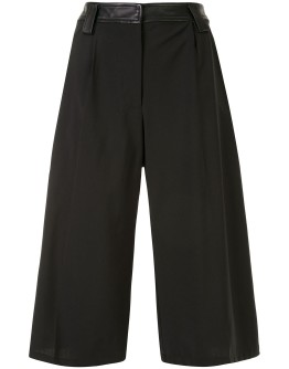 leather waistband knee-length shorts