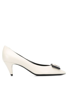 logo plaque pumps