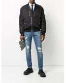  skinny-fit jeans 