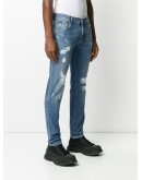  skinny-fit jeans 