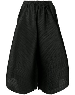 pleated wide leg shorts
